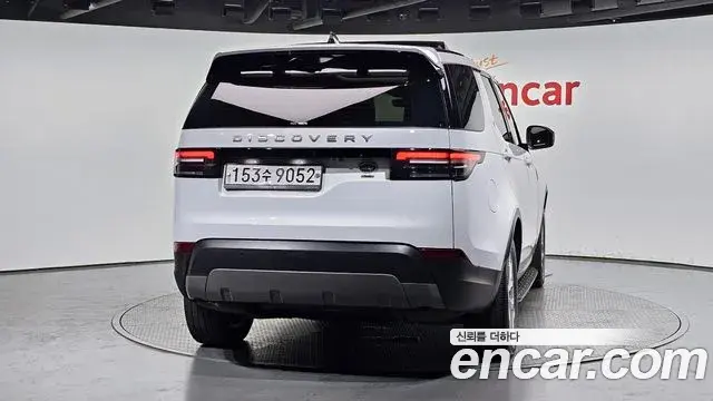 Land Rover Discovery 5 2019 — ფოტო 21/32