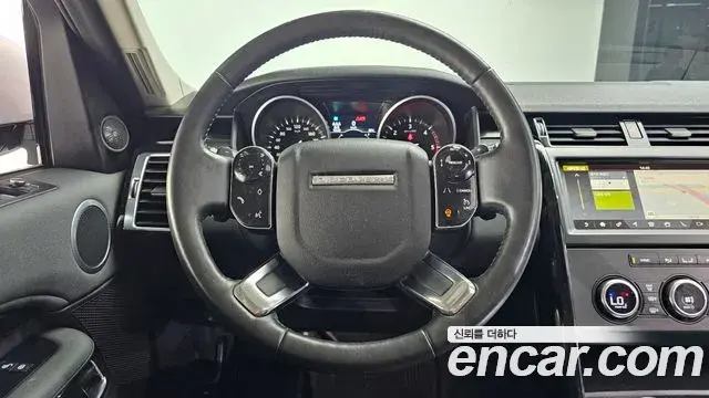 Land Rover Discovery 5 2019 — ფოტო 18/32