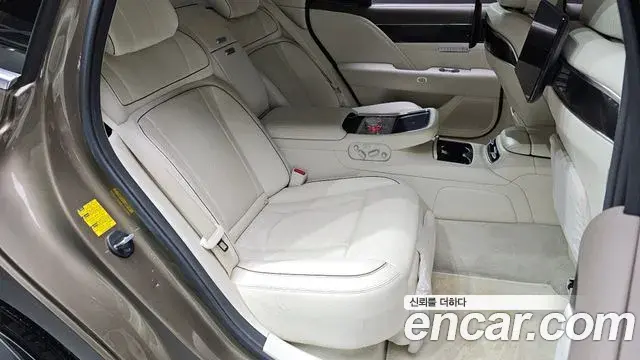 Genesis G90 2022 — Photo 21/31