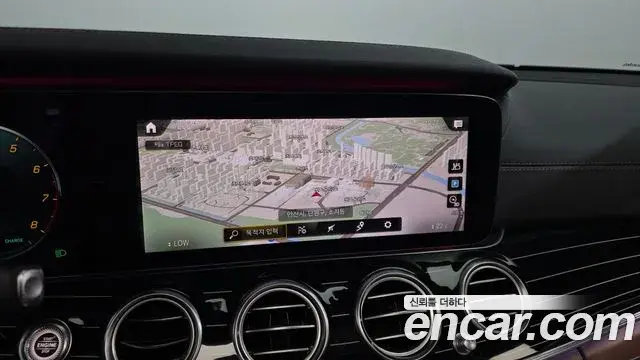 Mercedes-Benz E-Class 2021 — Фото 13/20