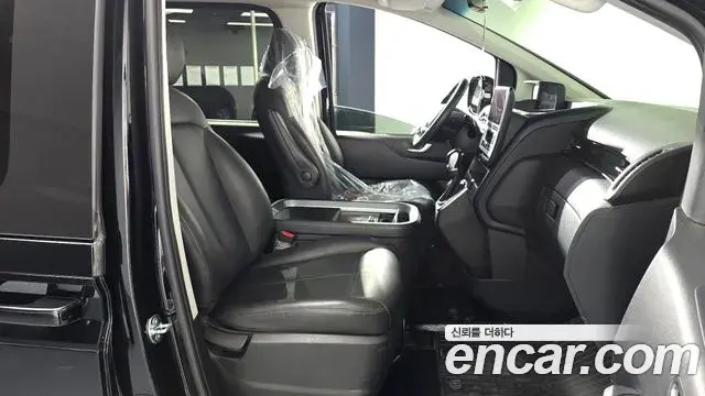Hyundai Staria 2024 — Photo 2/30