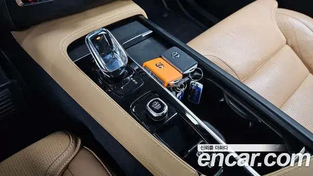 Volvo XC90 2022 — Photo 30/38