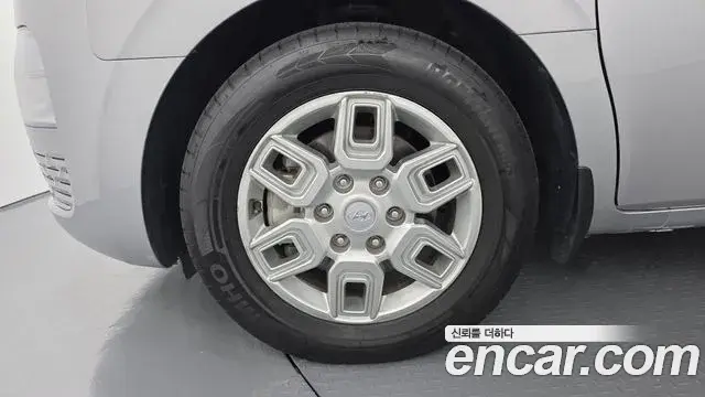 Hyundai Staria 2023 — Фото 5/20