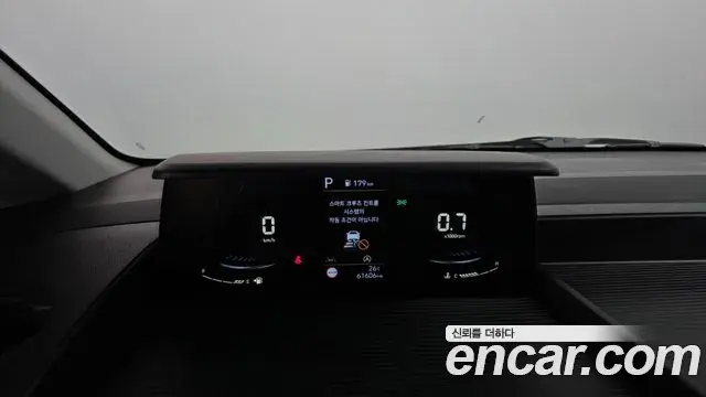 Hyundai Staria 2023 — Фото 8/20