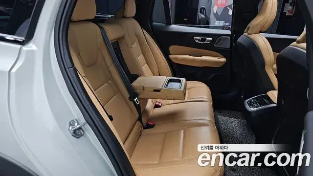 Volvo V60 Cross Country 2020 — ფოტო 29/38