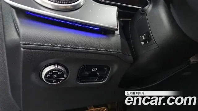 Mercedes-Benz EQE 2022 — ფოტო 18/24
