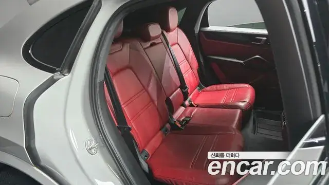 Porsche Cayenne 2021 — Şəkil 19/32