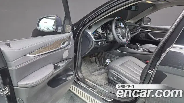 BMW X6 2018 — Photo 10/20