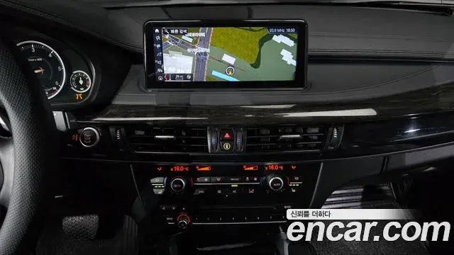 BMW X6 2018 — Photo 13/20