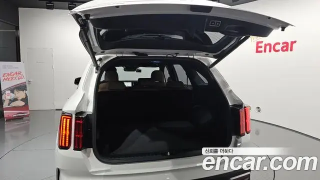 Kia Sorento 2022 — ფოტო 8/31
