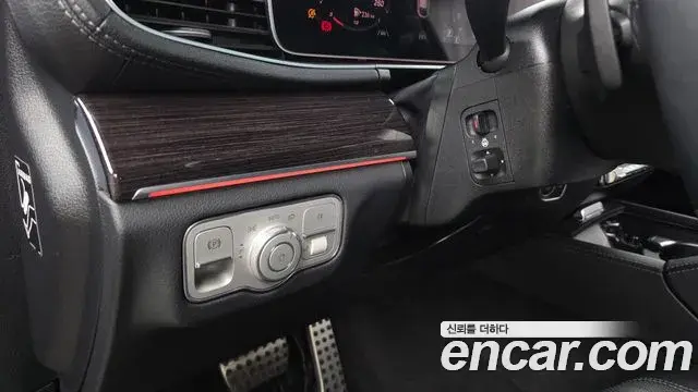 Mercedes-Benz GLE-Class 2021 — Photo 18/34