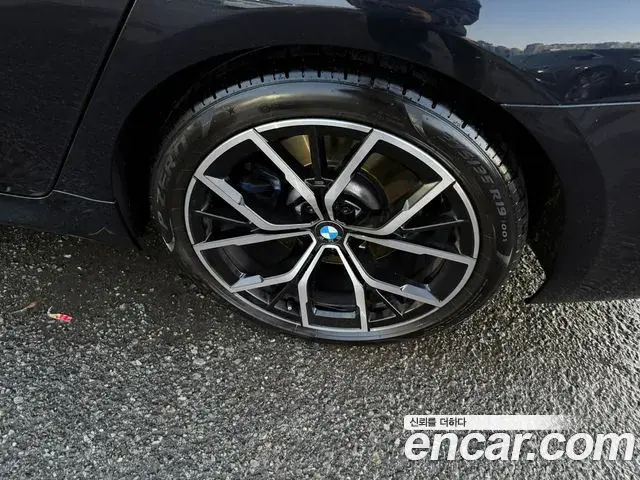 BMW 5 Series 2022 — Photo 9/17