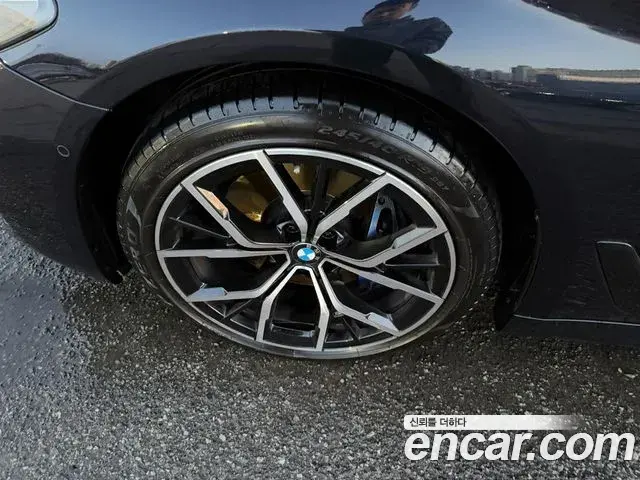 BMW 5 Series 2022 — Photo 11/17