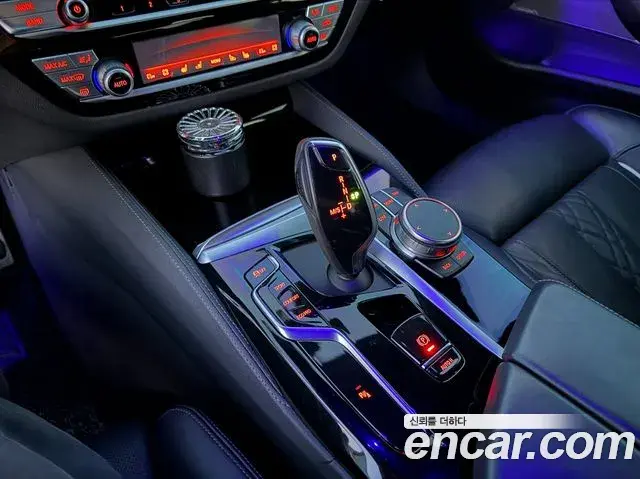 BMW 5 Series 2022 — Photo 12/17