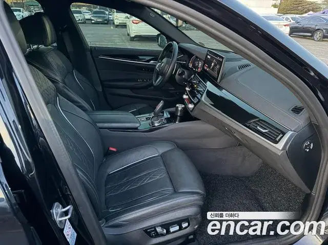 BMW 5 Series 2022 — Photo 13/17