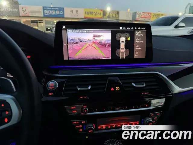 BMW 5 Series 2022 — Photo 14/17