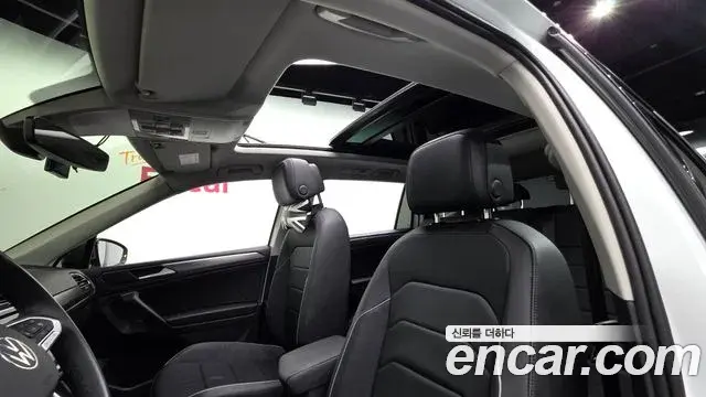 Volkswagen Tiguan Allspace 2023 — ფოტო 19/33