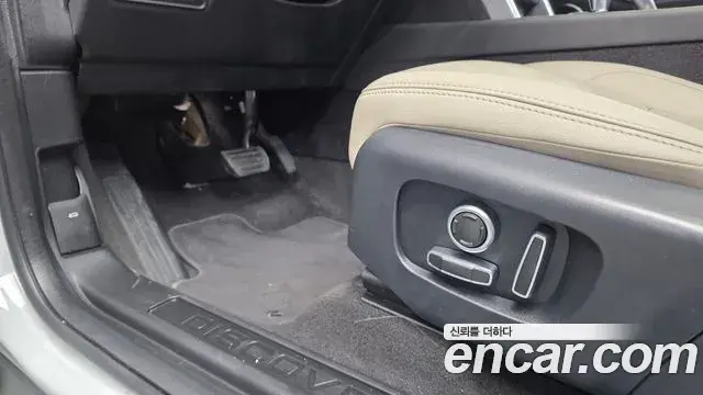 Land Rover Discovery Sport 2021 — Photo 18/33