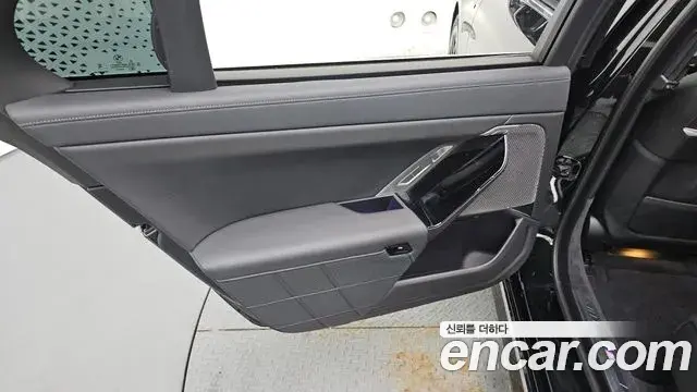 BMW 7 Series 2024 — Photo 21/32