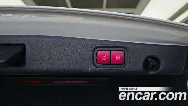Mercedes-Benz E-Class 2018 — ფოტო 21/33