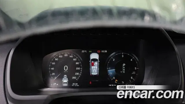 Volvo XC90 2020 — ფოტო 19/20