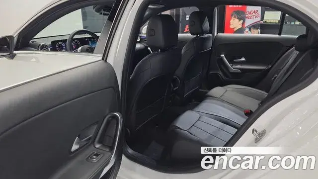Mercedes-Benz A-Class 2025 — Photo 18/31