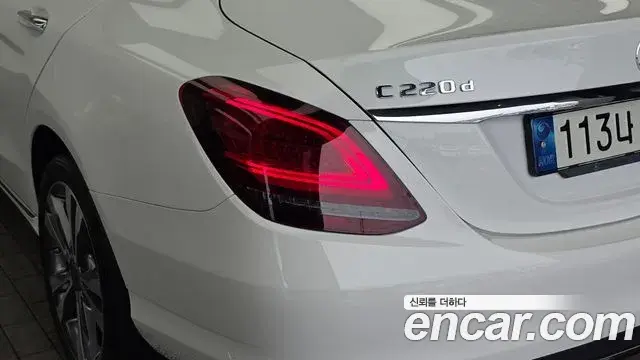 Mercedes-Benz C-Class 2021 — Photo 28/30