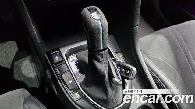 Hyundai Veloster 2020 — ფოტო 1/20