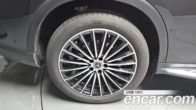 Mercedes-Benz GLC-Class 2024 — Photo 9/20