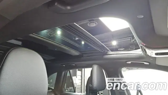 Mercedes-Benz GLC-Class 2024 — Photo 10/20