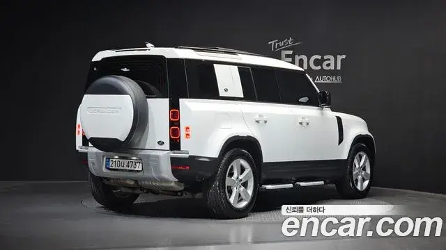 Land Rover Defender 2022 — Фото 2/20