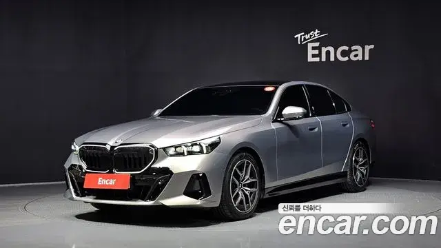 BMW 5 Series 2025 — Photo 1/20