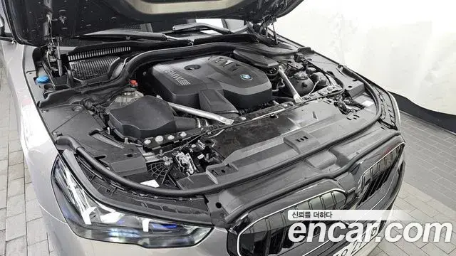 BMW 5 Series 2025 — Photo 6/20