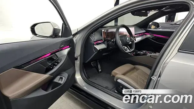 BMW 5 Series 2025 — Photo 10/20