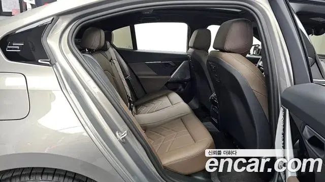 BMW 5 Series 2025 — Photo 12/20