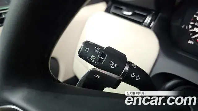 Land Rover Discovery Sport 2025 — ფოტო 15/32