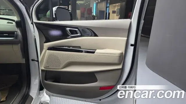 Kia Carnival 2022 — Photo 14/40