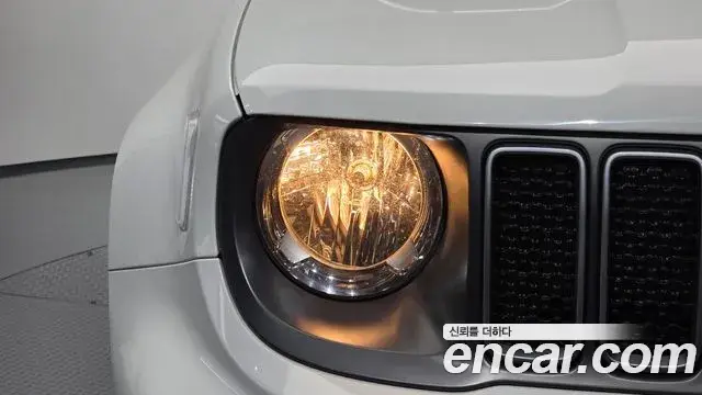 Jeep Renegade 2022 — Photo 29/35