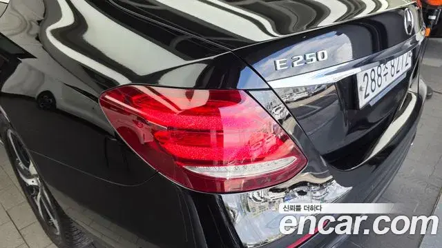 Mercedes-Benz E-Class 2019 — ფოტო 26/32