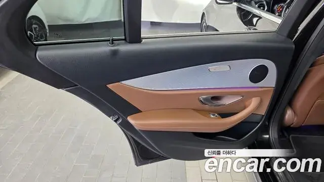 Mercedes-Benz E-Class 2019 — ფოტო 32/32