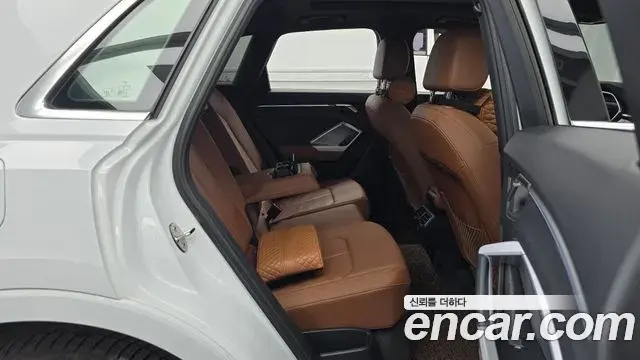 Audi Q3 2023 — ფოტო 18/31