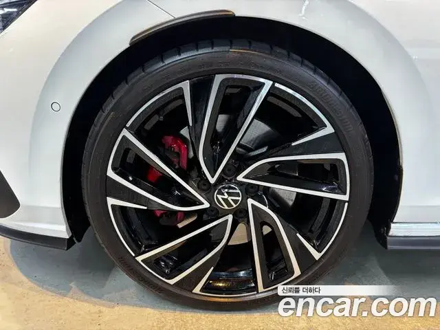 Volkswagen Golf 2024 — Photo 8/20