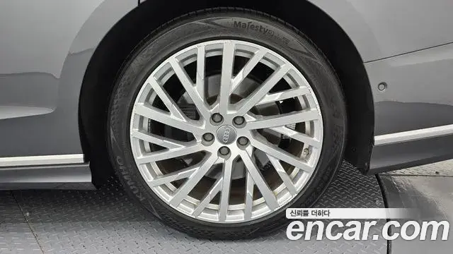 Audi A8 2020 — Photo 36/45
