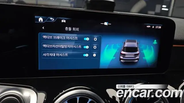 Mercedes-Benz GLB-Class 2025 — ფოტო 30/30