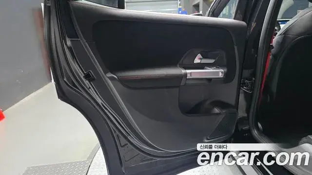 Mercedes-Benz GLB-Class 2025 — ფოტო 2/30