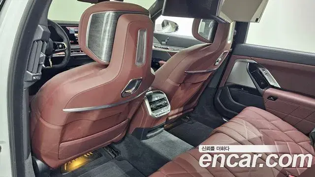 BMW i7 2024 — ფოტო 17/36