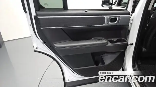 Hyundai Santa Fe 2023 — Photo 28/35