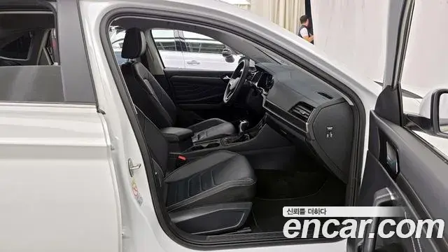 Volkswagen Jetta 2023 — Şəkil 11/27