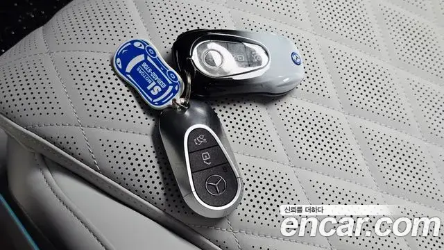 Mercedes-Benz E-Class 2025 — Photo 34/34