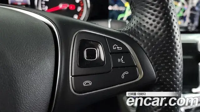 Mercedes-Benz E-Class 2018 — ფოტო 31/33